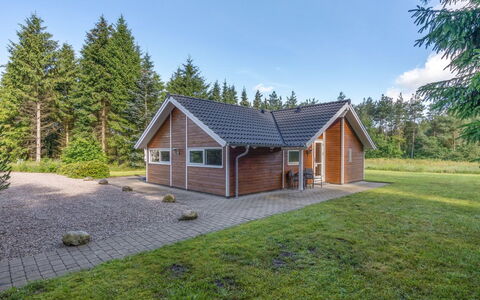 Lisel - 25Km from the Sea: Domicile, Chalet, Porche, Dur, Siding, Plate-Forme, Ombre, Planche, Biens, Batiments Jardin