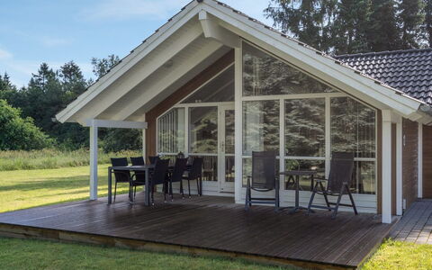 Lisel - 25Km from the Sea: Domicile, Chalet, Porche, Dur, Siding, Plate-Forme, Ombre, Planche, Biens, Batiments Jardin
