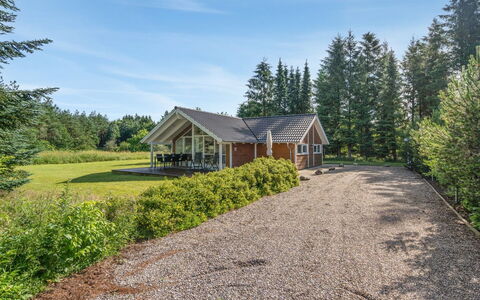 Lisel - 25Km from the Sea: Domicile, Chalet, Porche, Dur, Siding, Plate-Forme, Ombre, Planche, Biens, Batiments Jardin