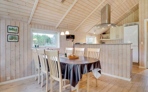 Lisel - 25Km from the Sea: Domicile, Chalet, Porche, Dur, Siding, Plate-Forme, Ombre, Planche, Biens, Batiments Jardin