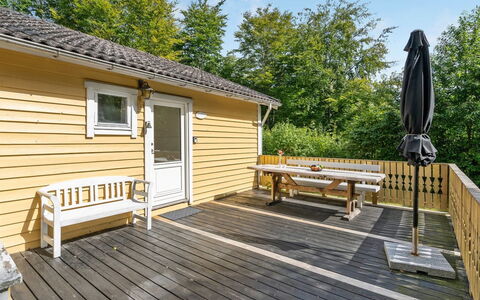 Hejne - 29Km from the Sea: Bois, Planche, Dur, Plate-Forme, Domicile, Tache De Bois, Composite, Porche, Siding, Parquet