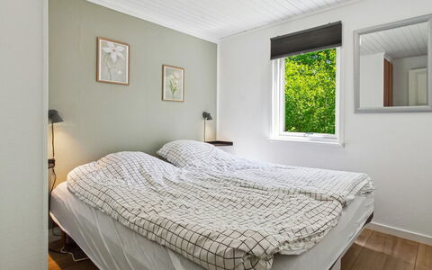 Hejne - 29Km from the Sea: Lit, Chambre, Mur, Design Intérieur, Literie, Drap De Lit, Bois, Sol, Sol, Plafond