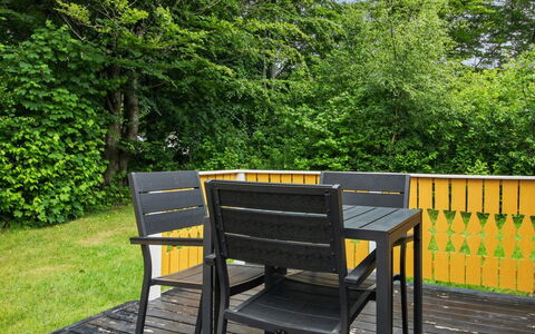 Hejne - 29Km from the Sea: Meubles, Bois, Mobilier De Jardin, Chaise, Dur, Tache De Bois, Tableau De Plein Air, Planche, Jardin, Ombre