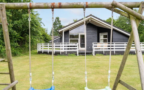 Tatti - 30Km from the Sea: Domicile, Chalet, Porche, Dur, Siding, Plate-Forme, Ombre, Planche, Biens, Batiments Jardin