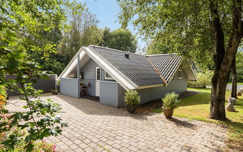 Liljana - 30Km from the Sea: Meubles, Design Intérieur, Sol, Bois, Sol, Plafond, Parquet, Chaise, Table, Éclairage