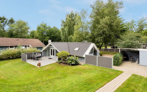 Liljana - 30Km from the Sea: Meubles, Design Intérieur, Sol, Bois, Sol, Plafond, Parquet, Chaise, Table, Éclairage
