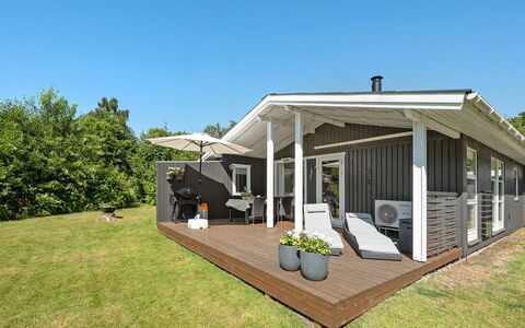 Brune - 30Km from the Sea: Bois, Domicile, Toit, Maison, Porche, Chalet, Porte, Ombre, Plate-Forme, Biens