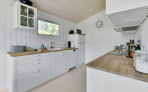 Brune - 30Km from the Sea: Bois, Sol, Cuisine, Comptoir, Design Intérieur, Cabinetry, Sol, Appareil De Cuisine, Principaux Appliance, Meubles