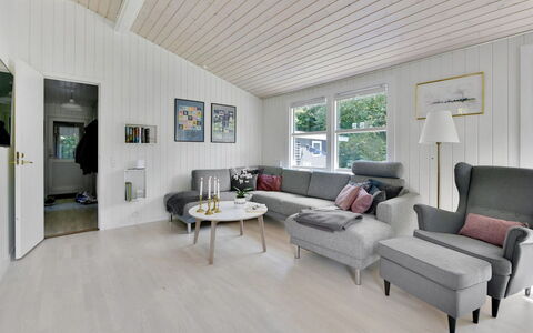 Brune - 30Km from the Sea: Design Intérieur, Bois, Meubles, Sol, Domicile, Salon, Sol, Plafond, Parquet, Canapé