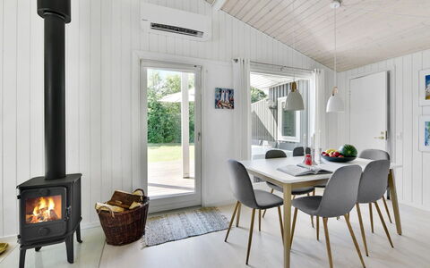 Brune - 30Km from the Sea: Sol, Meubles, Domicile, Sol, Salon, Chaise, Poêle À Bois, Plafond, Foyer, Parquet