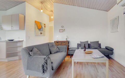 Clarissa - 300M from the Sea: Maison, Domicile, Zone Résidentielle, Toit, Chalet, Lot Terre, Biens, Cour, Jardin, Siding