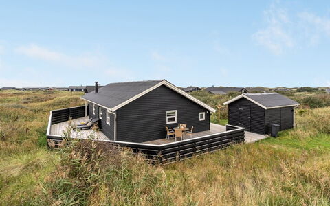 Clarissa - 300M from the Sea: Architecture, Toit, Domicile, Composite, Daylighting, Siding, Allée