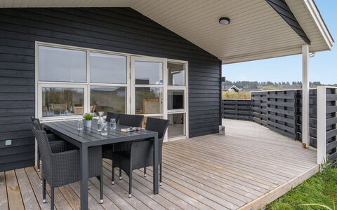 Clarissa - 300M from the Sea: Architecture, Toit, Domicile, Composite, Daylighting, Siding, Allée