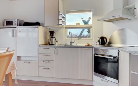 Clarissa - 300M from the Sea: Appareil De Cuisine, Cuisine, Comptoir, Design Intérieur, Sol, Principaux Appliance, Meubles, Cabinetry, Bois, Électroménager