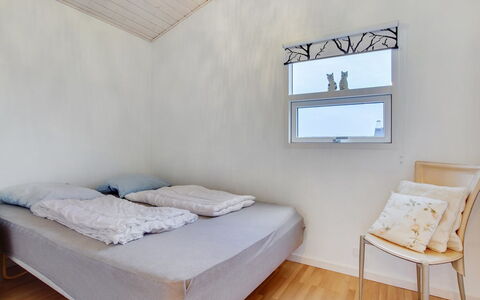 Clarissa - 300M from the Sea: Sol, Sol, Bois, Chambre, Design Intérieur, Drap De Lit, Lit, Literie, Éclairage, Meubles