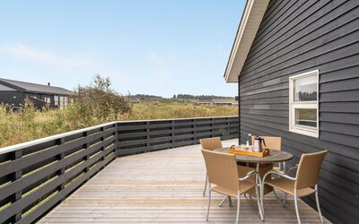 Clarissa - 300M from the Sea