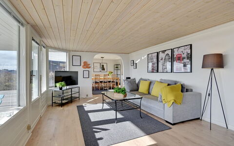Caren - 125M to the Fjord: Design Intérieur, Plafond, Appartement, Sol, Meubles, Sol, Pièce, Éclairage, Domicile, Canapé