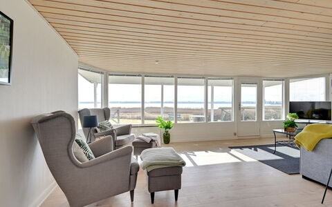 Caren - 125M to the Fjord: Design Intérieur, Plafond, Appartement, Sol, Meubles, Sol, Pièce, Éclairage, Domicile, Canapé