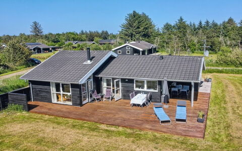 Hampus - 500M from the Sea: Architecture, Toit, Domicile, Composite, Daylighting, Siding, Allée