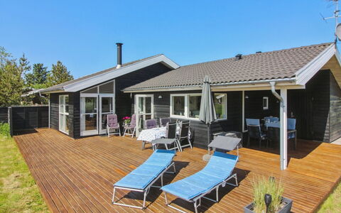 Hampus - 500M from the Sea: Architecture, Toit, Domicile, Composite, Daylighting, Siding, Allée