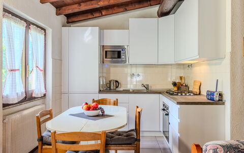 Lucia: Meubles, Design Intérieur, Sol, Cuisine, Comptoir, Bois, Plafond, Appareil De Cuisine, Principaux Appliance, Sol