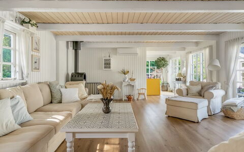 Gunnulf - 750M from the Sea: Design Intérieur, Canapé, Bois, Plafond, Meubles, Sol, Salon, Sol, Domicile, Parquet