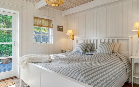 Gunnulf - 750M from the Sea: Meubles, Design Intérieur, Chambre, Lit, Bois, Sol, Plafond, Sol, Literie, Drap De Lit