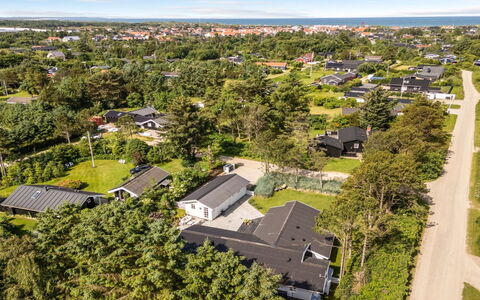 Gunnulf - 750M from the Sea: Zone Résidentielle, Quartier, Banlieue, Paysage, Domicile, Lot Terre, Design Urbain, Vue Du Ciel, Biens, Photographie Aérienne