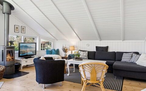 Juke - 425M from the Sea: Chalet, Domicile, Maison, Toit, Porche, Biens, Siding, Batiments Jardin, Ferme, Cour