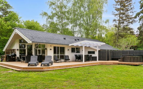 Juke - 425M from the Sea: Chalet, Domicile, Maison, Toit, Porche, Biens, Siding, Batiments Jardin, Ferme, Cour