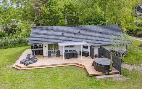 Juke - 425M from the Sea: Chalet, Domicile, Maison, Toit, Porche, Biens, Siding, Batiments Jardin, Ferme, Cour