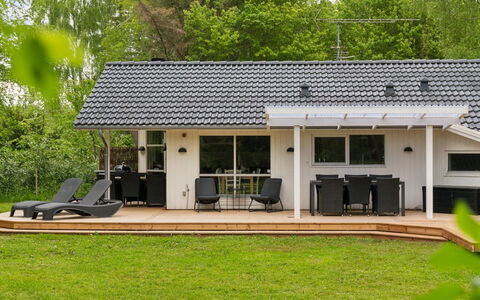 Juke - 425M from the Sea: Chalet, Domicile, Maison, Toit, Porche, Biens, Siding, Batiments Jardin, Ferme, Cour