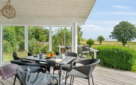 Brunman - 10M to the Fjord: Chalet, Domicile, Maison, Toit, Porche, Biens, Siding, Batiments Jardin, Ferme, Cour