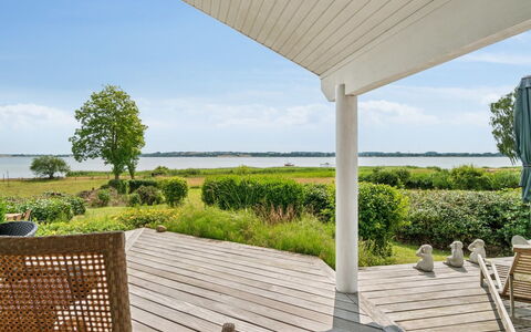 Brunman - 10M to the Fjord: Chalet, Domicile, Maison, Toit, Porche, Biens, Siding, Batiments Jardin, Ferme, Cour