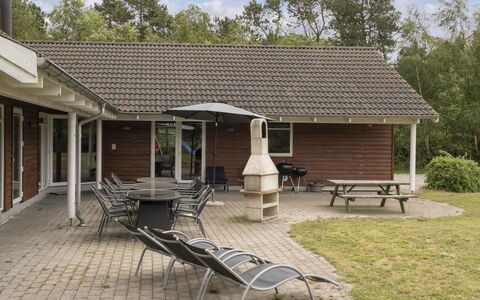 Lottje - 300M from the Sea: Maison, Chalet, Toit, Batiments Jardin, Ombre, Cabanon, Arrière-Cour, Mobilier De Jardin, Cour, Pelouse