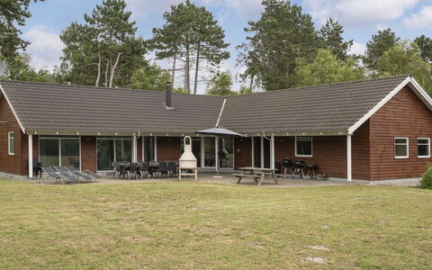 Lottje - 300M from the Sea: Maison, Chalet, Toit, Batiments Jardin, Ombre, Cabanon, Arrière-Cour, Mobilier De Jardin, Cour, Pelouse