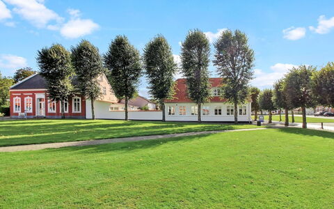 Reeta - 32Km from the Sea: Toit, Maison, Lot Terre, Domicile, Chalet, Biens, Batiments Jardin, Ombre, Cabane En Rondins, Aménagement Paysager