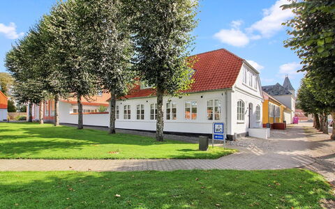 Reeta - 32Km from the Sea: Toit, Maison, Lot Terre, Domicile, Chalet, Biens, Batiments Jardin, Ombre, Cabane En Rondins, Aménagement Paysager