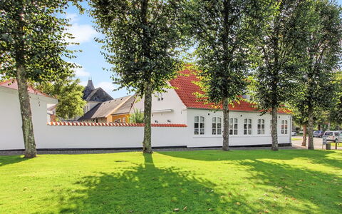 Reeta - 32Km from the Sea: Toit, Maison, Lot Terre, Domicile, Chalet, Biens, Batiments Jardin, Ombre, Cabane En Rondins, Aménagement Paysager
