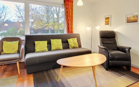 Claudia: Meubles, Design Intérieur, Sol, Sol, Canapé, Mur, Bois, Pièce, Salon, Parquet