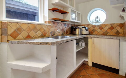 Claudia: Cuisine, Comptoir, Design Intérieur, Sol, Bois, Principaux Appliance, Appareil De Cuisine, Sol, Pièce, Tuile