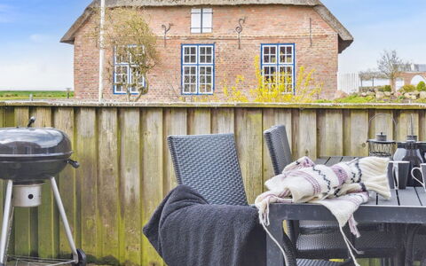 Adine - 13Km from the Sea: Bleu, Arbuste, Chalet, Couverture De Sol, Jardin, Biens, Ombre, Aménagement Paysager, Ferme, Eco Hôtel