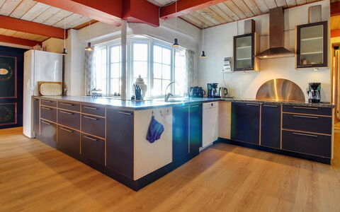 Tilla - 600M from the Sea: Sol, Parquet, Cuisine, Bois, Sol, Design Intérieur, Plafond, Comptoir, Cabinetry, Revêtement De Sol Stratifié