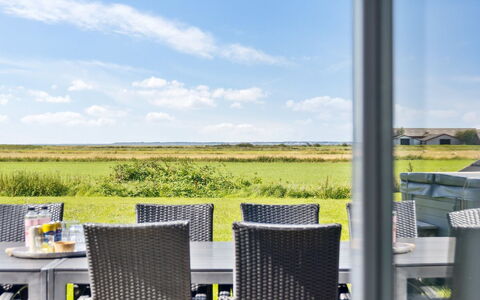 Stefania - 700M from the Sea: Maison, Domicile, Porte, Toit, Chalet, Biens, Jardin, Ombre, Siding, Cour