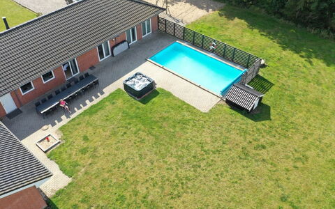 Stefania - 700M from the Sea: Design Intérieur, Plafond, Appartement, Sol, Meubles, Sol, Pièce, Éclairage, Domicile, Canapé
