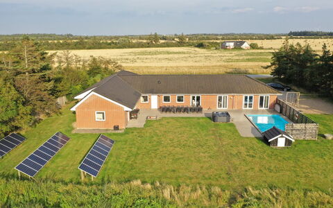 Stefania - 700M from the Sea: Maison, Domicile, Porte, Toit, Chalet, Biens, Jardin, Ombre, Siding, Cour