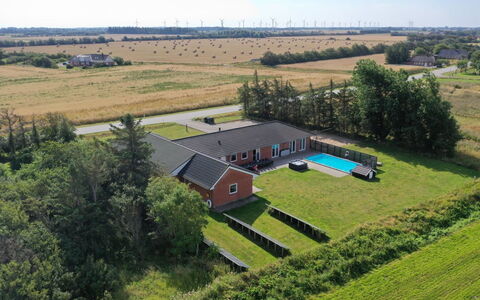 Stefania - 700M from the Sea: Maison, Domicile, Porte, Toit, Chalet, Biens, Jardin, Ombre, Siding, Cour