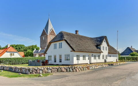 Ejna: Bleu, Arbuste, Chalet, Couverture De Sol, Jardin, Biens, Ombre, Aménagement Paysager, Ferme, Eco Hôtel