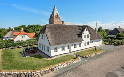 Ejna: Bleu, Arbuste, Chalet, Couverture De Sol, Jardin, Biens, Ombre, Aménagement Paysager, Ferme, Eco Hôtel
