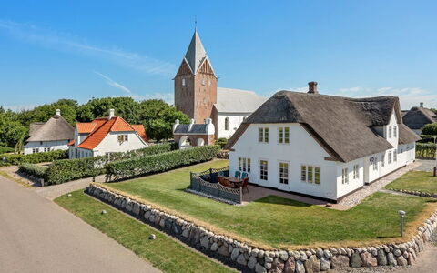 Ejna: Bleu, Arbuste, Chalet, Couverture De Sol, Jardin, Biens, Ombre, Aménagement Paysager, Ferme, Eco Hôtel